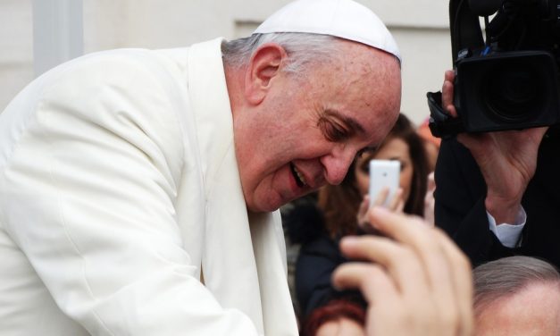 Papa Francisc în Vinerea Mare – Tuturor ce sărbătoresc azi,  Paște fericit!