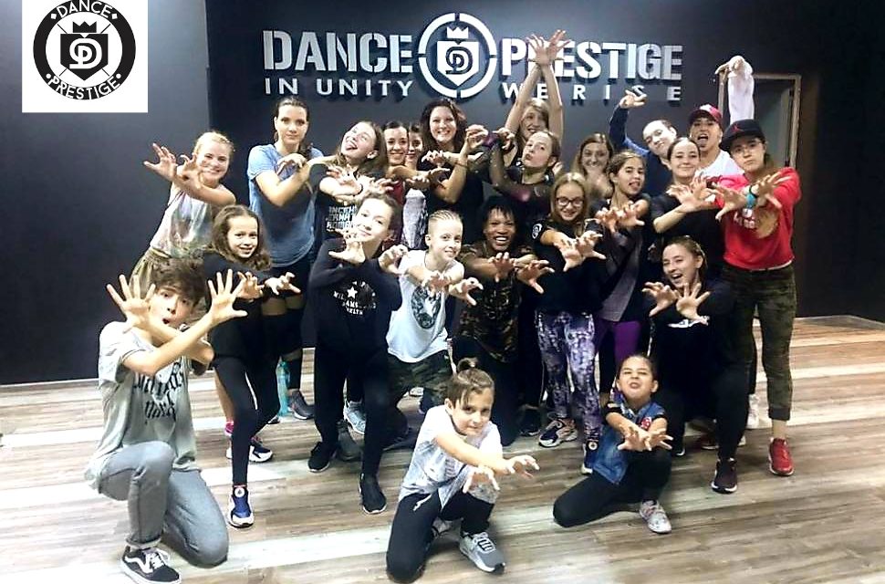 Dance Prestige- Schimb de zâmbete