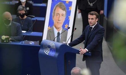 Emmanuel Macron în căutarea unei „busole strategice” a UE!
