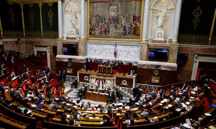 Franţa: Un guvern –deocamdată– nesigur!