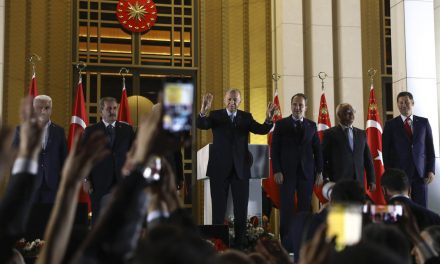 Recep Tayyip Erdogan relegitimat prin vot democratic