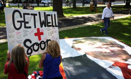 Susţinătorii creştini ai lui Donald Trump mulţumesc lui Dumnezeu!