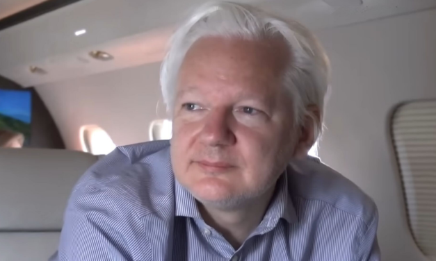 Supliciul lui Assange a luat sfârșit, dar libertatea de a scrie adevărul fără a fi încătușat rămâne la fel de fragilă ca și până acum