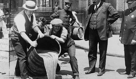 În perioada prohibiției, guvernul SUA a ucis cel puțin 10000 de oameni