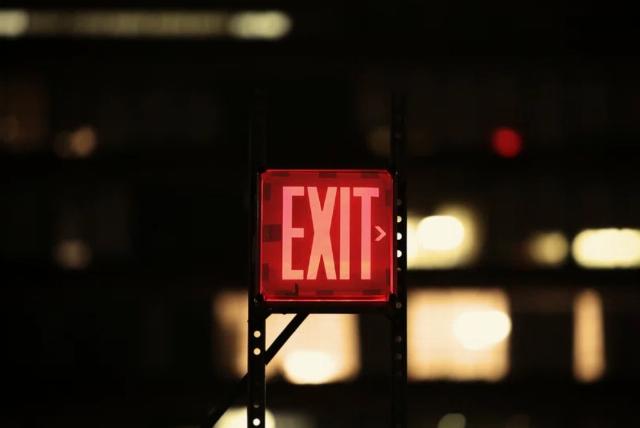 Occidentul se autodevorează