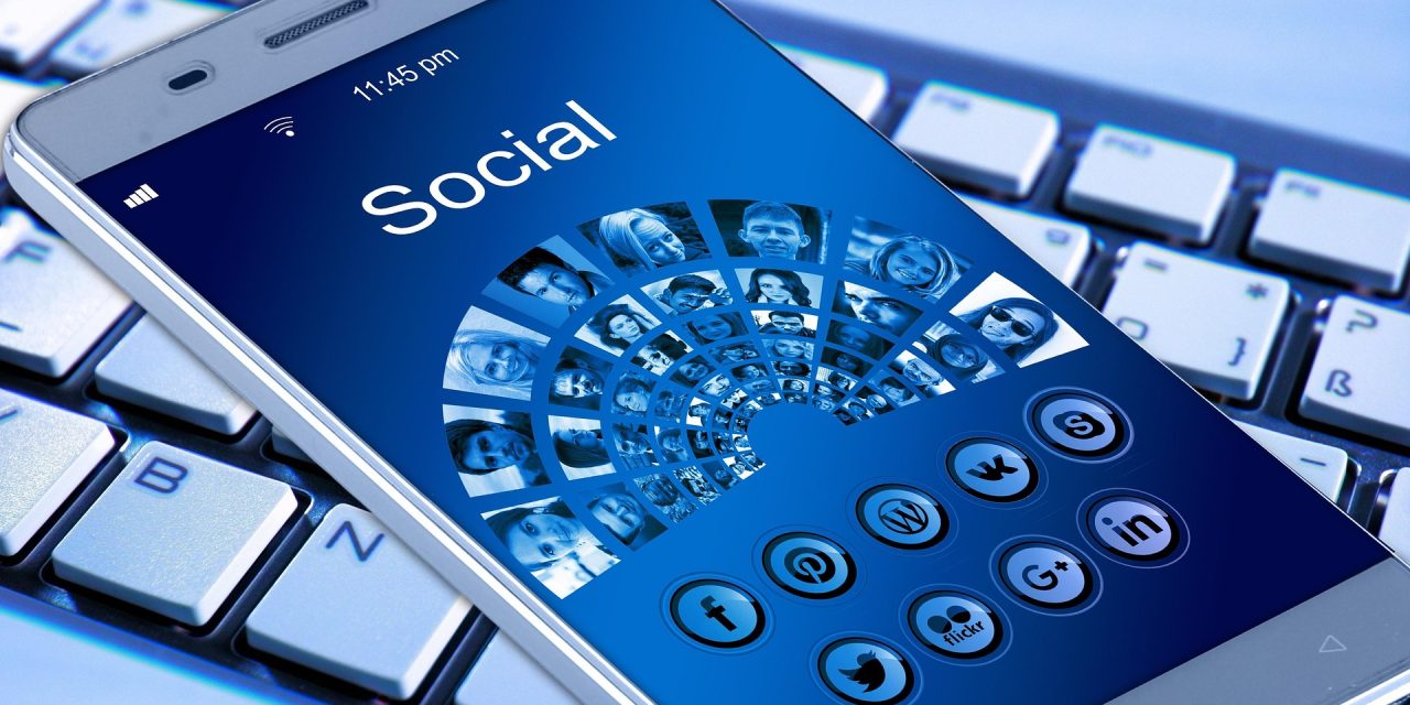 Generația sub „Lupa” Algoritmului: Între Interzicerea Social Media și Supraviețuirea Digitală – I