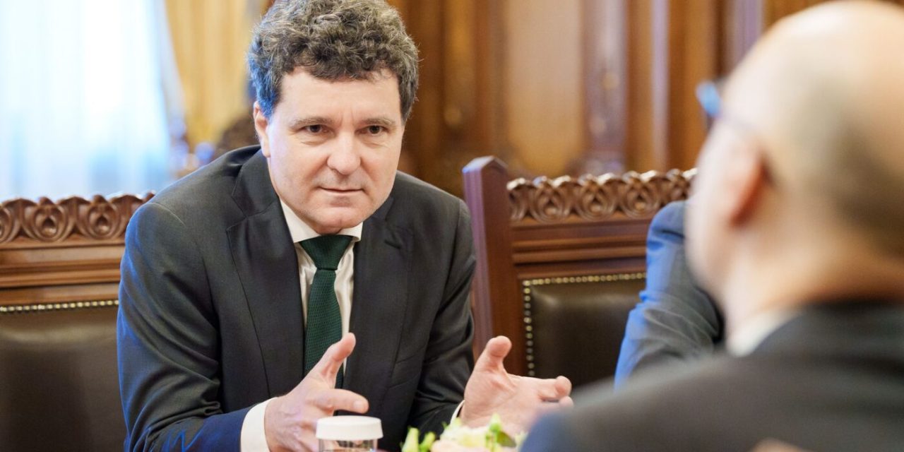 Nicuşor Dan ascultă pe toată lumea şi va face ce crede de cuvinţă!