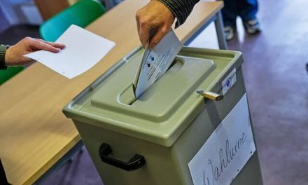 Când cele două Germanii îşi întorc spatele una alteia!